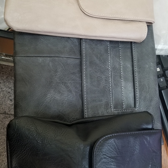 Handbags - Picture 3 of 3